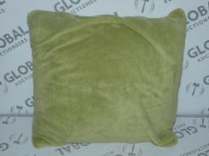 Lot to Contain 3 Large Green Oversized Scatter Cushions Combined RRP £60 (CCDH1110)(10894)