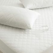 Lot to Contain 2 Assorted Items to Include a Great Knot 180 Thread Count Percale Cotton Quilted