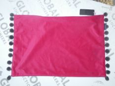 Lot to Contain 4 Paoletti Hot Pink and Sage Green Scatter Cushion Covers (15001613)(11238)