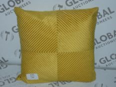 Lot to Contain 6 Assorted Items to Include 4 x Ehc Chenille Morrocan Smoke Cushion Covers, We Love