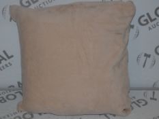 Lot to Contain 2 Cascade Home Living Micro Fleece 45 x 45cm Square Pink Cushions