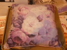 Lot to Contain 4 Purple Floral Print Designer Scatter Cushions Combined RRP £100 (133670442)(9555)
