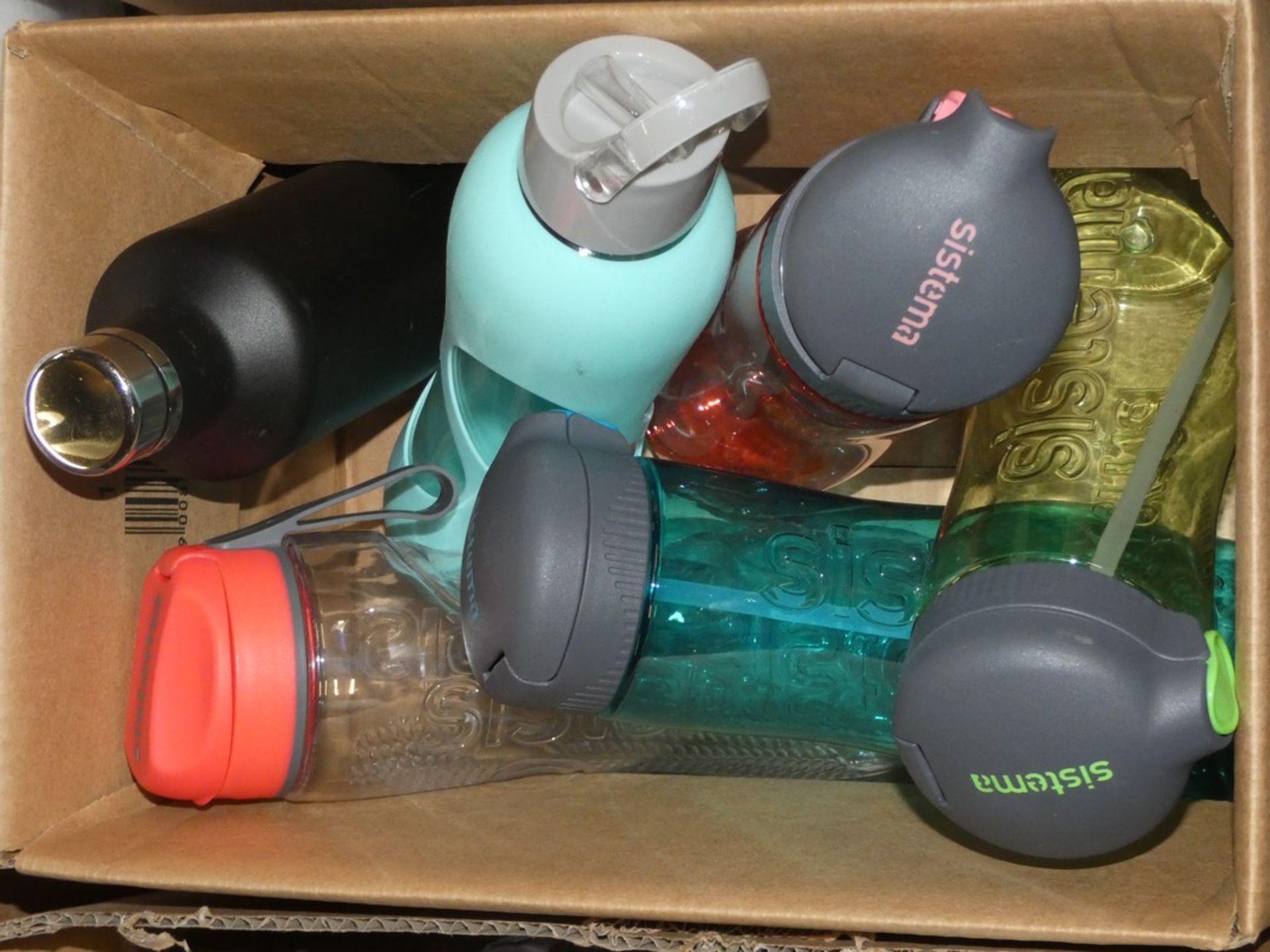 Lot to Contain 6 Assorted Items to Include Vacuum Insulated Flasks, Systema Drinking Bottles, Sports