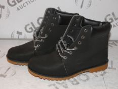Boxed Brand New Pair Of Size 40 Chelsea Design Mens Boots RRP£30