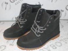 Lot to Contain 10 Brand New Pairs of Geneve Black Smart Casual Boots Combined RRP£250