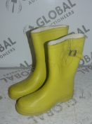 Lot to Contain 2 Pairs of Neon Green Wellington Boots