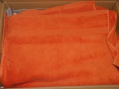 Lot to Contain 14 Assorted Items to Include Bath Mats, Bath Towels, Hand Towels, Guest Towels and