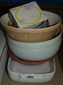 Assorted Items to Include Roasting Dishes, Large Mixing Bowls and Decorative Display Boards RRP£10-