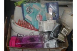 Lot to Contain 22 Assorted Items to Include Oven Liner Shelfs, Classic Rubber Leifheit MopHeads,