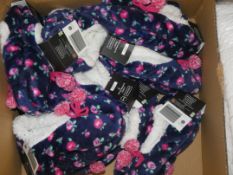 Lot to Contain 10 Brand New Pairs of Ladies Avenue Slippers Combined RRP £25 (Viewing or