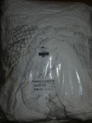 Lot to Contain 2 Assorted Bedding Items to Include Specialist Temperature Control Fitted Sheets
