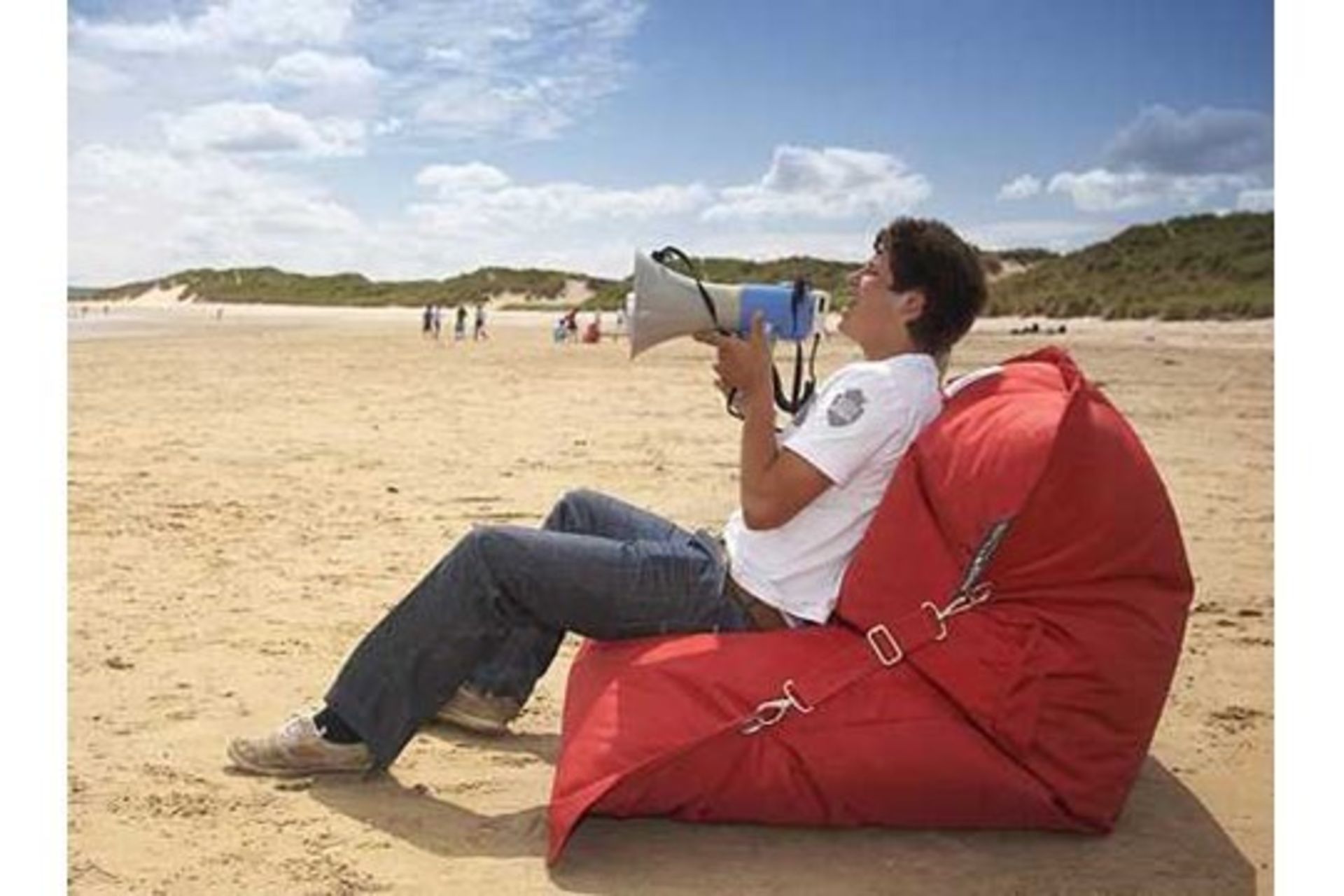 Brand New Eco Friendly Big Hugs Unfilled Bean Bag Chair In Red RRP £175 (Viewings And Appraisals
