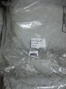 Lot to Contain 6 Herringbone Duvets RRP £80 Each (ret00029708)(ret00418667)(ret001085200)(