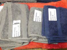 Lot to Contain 5 Assorted Items To Include Hand Towels And Bath Mats RRP £10-25 (RET00151697) (