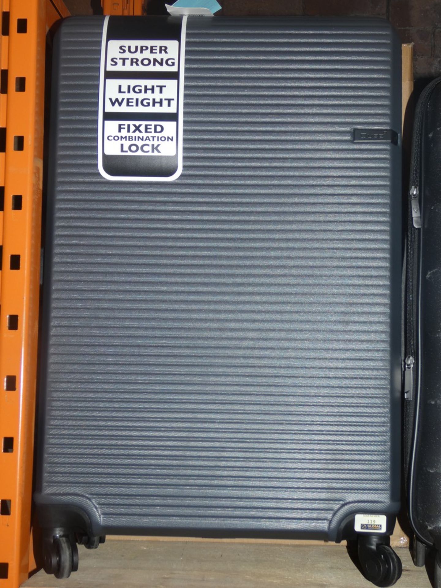 Boxed Cube London 4 Wheel Spinner Suitcase RRP £50 (RET00805685) (Viewings And Appraisals Are Highly