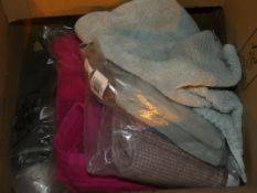 Assorted Items In A Box To Include Bath Towels Bath Mats And Fitted Sheets RRP £10-30 (