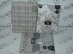 Assorted Items to Include 2 Dreams and Drapes Double Duvet Cover Sets and 1 Super Kingsize Duvet
