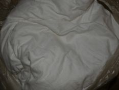 225 x 220cm Anti Allergy Duvet RRP £100 (2300863) (Viewing or Appraisals Highly Recommended)