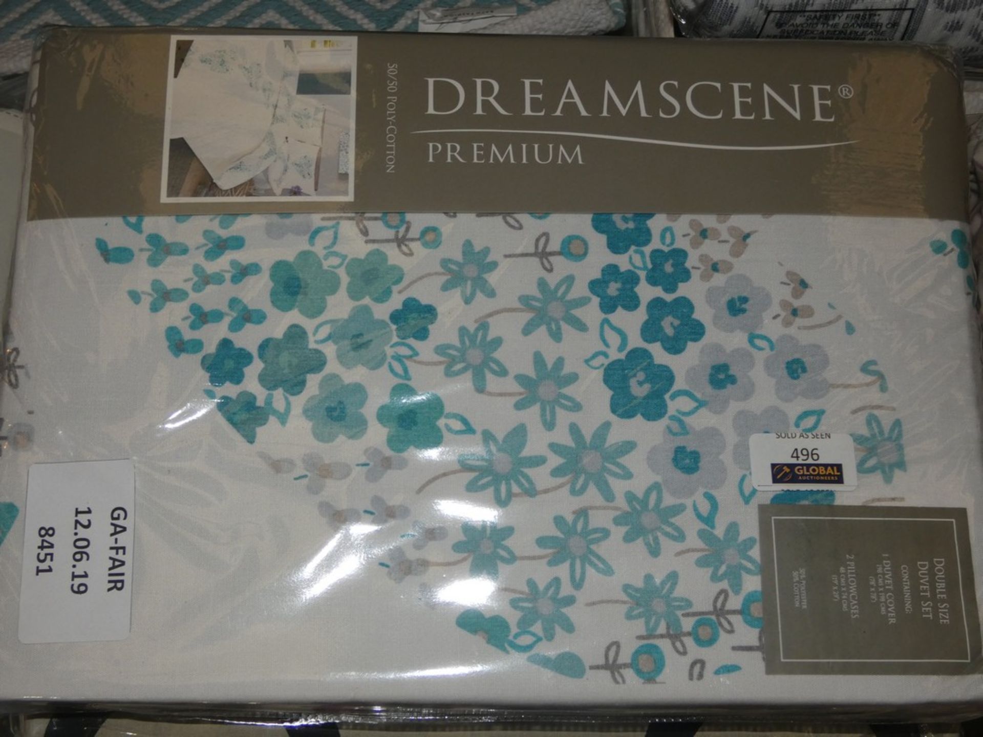 Lot to Contain 4 Assorted Brand New Designer Bedding Items to Include Dream Scene Bedding Sets,