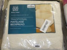Brand New Diana Compe Traditional Matelasse Ivory Bed Spread