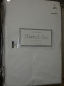 Brand New And Sealed Assorted Items To Include Moda Decasa King Size Duvet Civers And Belledorm
