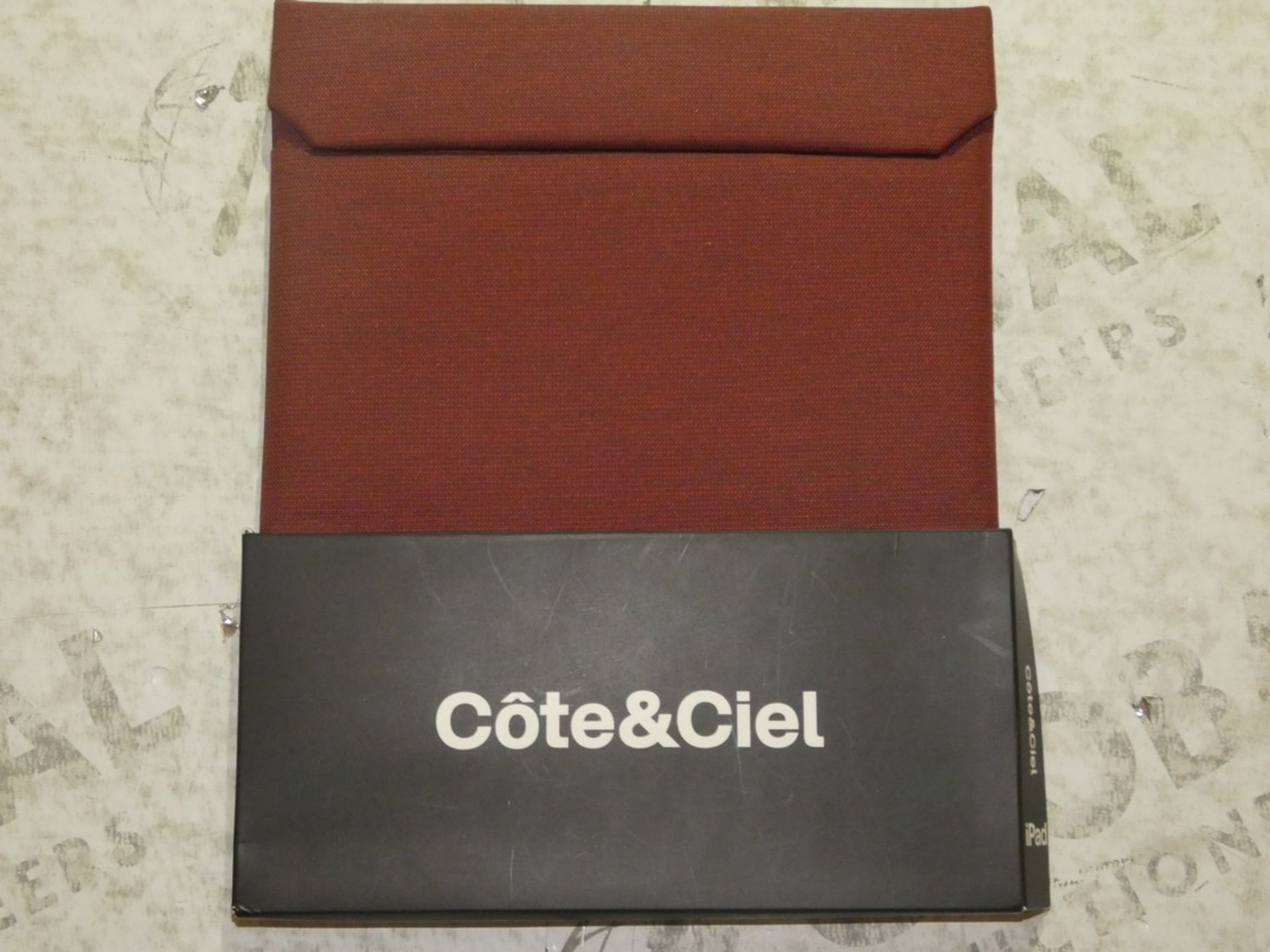 Boxed Brand New Cote and Ciel Red Fabric Ipad Pouches RRP £30 Each (107)
