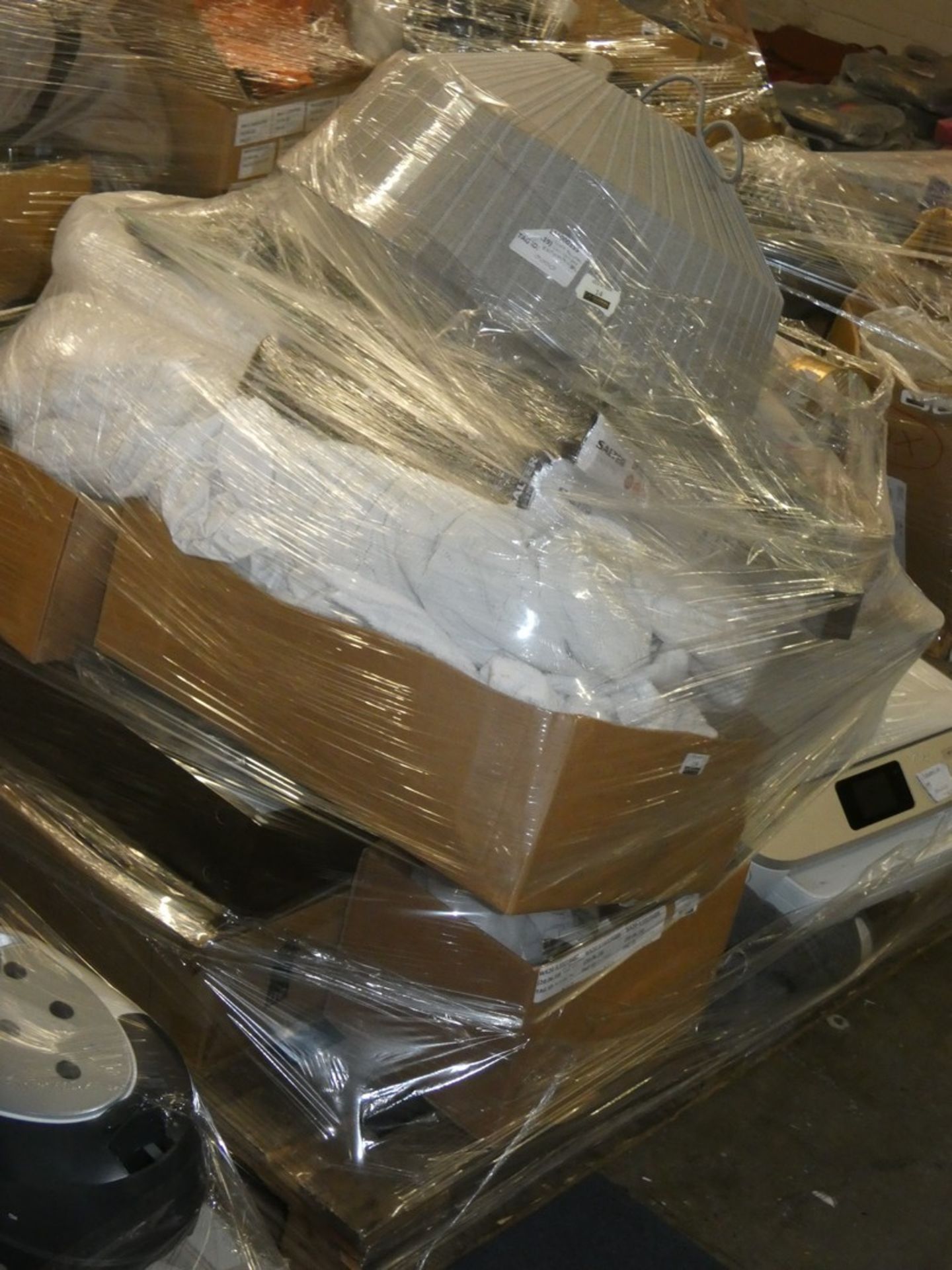 Pallet to Contain a Large Amount of Bedding Items to Include, Towels, Sheets, Duvets, Roller Blinds,