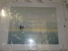 Never Walk Alone Couple On The Beach Wall Art Print Unframed RRP £30 (13820) (Public Viewing and