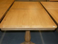 Large Solid Wooden 6 - 8 Seater Oak Extending Dining Table RRP £1,199