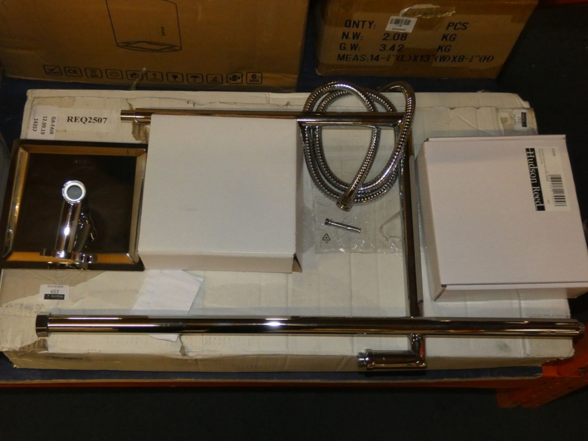 Boxed Hinton Reed Square Sheer Fixed Head Stainless Steel Shower Head Set RRP £140 (Public Viewing