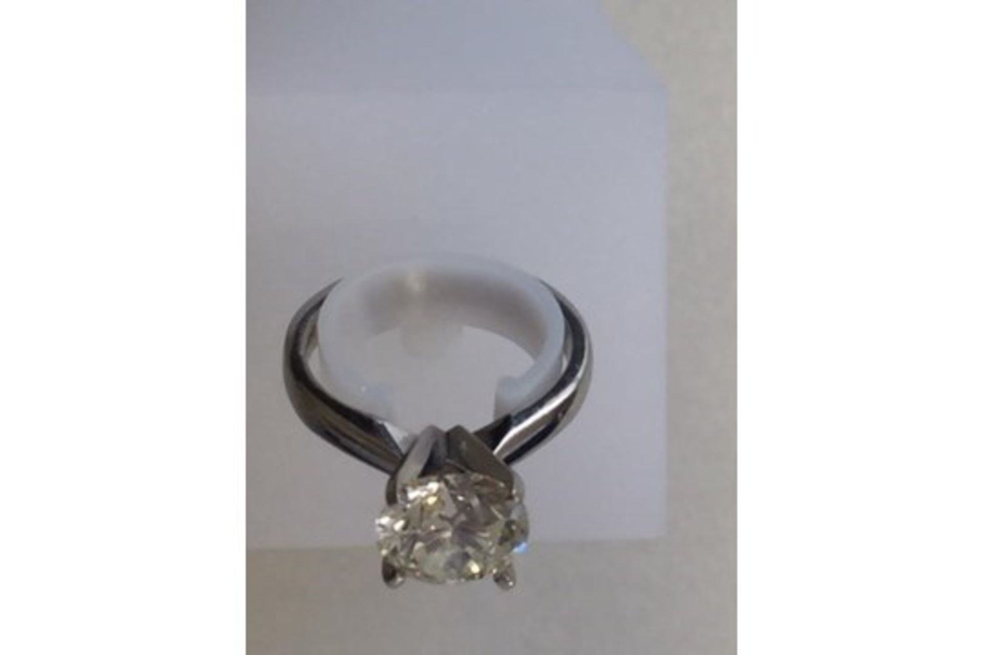 Platinum Ladies Brilliant Cut Diamond Solitaire Ring, 2.50 Carat ( 2 1/2 carat ), I Colour VS-1 - Image 3 of 5