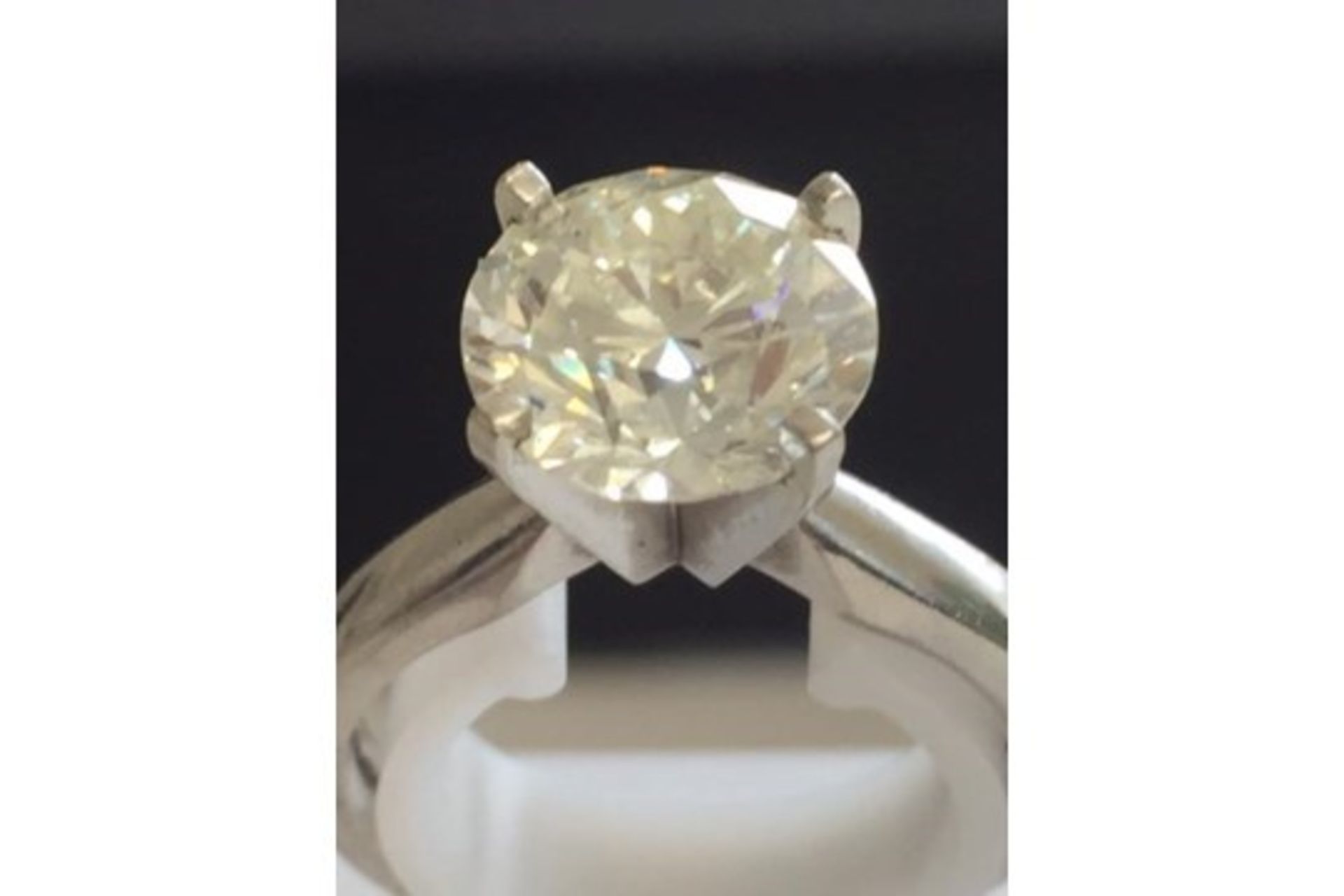 Platinum Ladies Brilliant Cut Diamond Solitaire Ring, 2.50 Carat ( 2 1/2 carat ), I Colour VS-1 - Image 4 of 5
