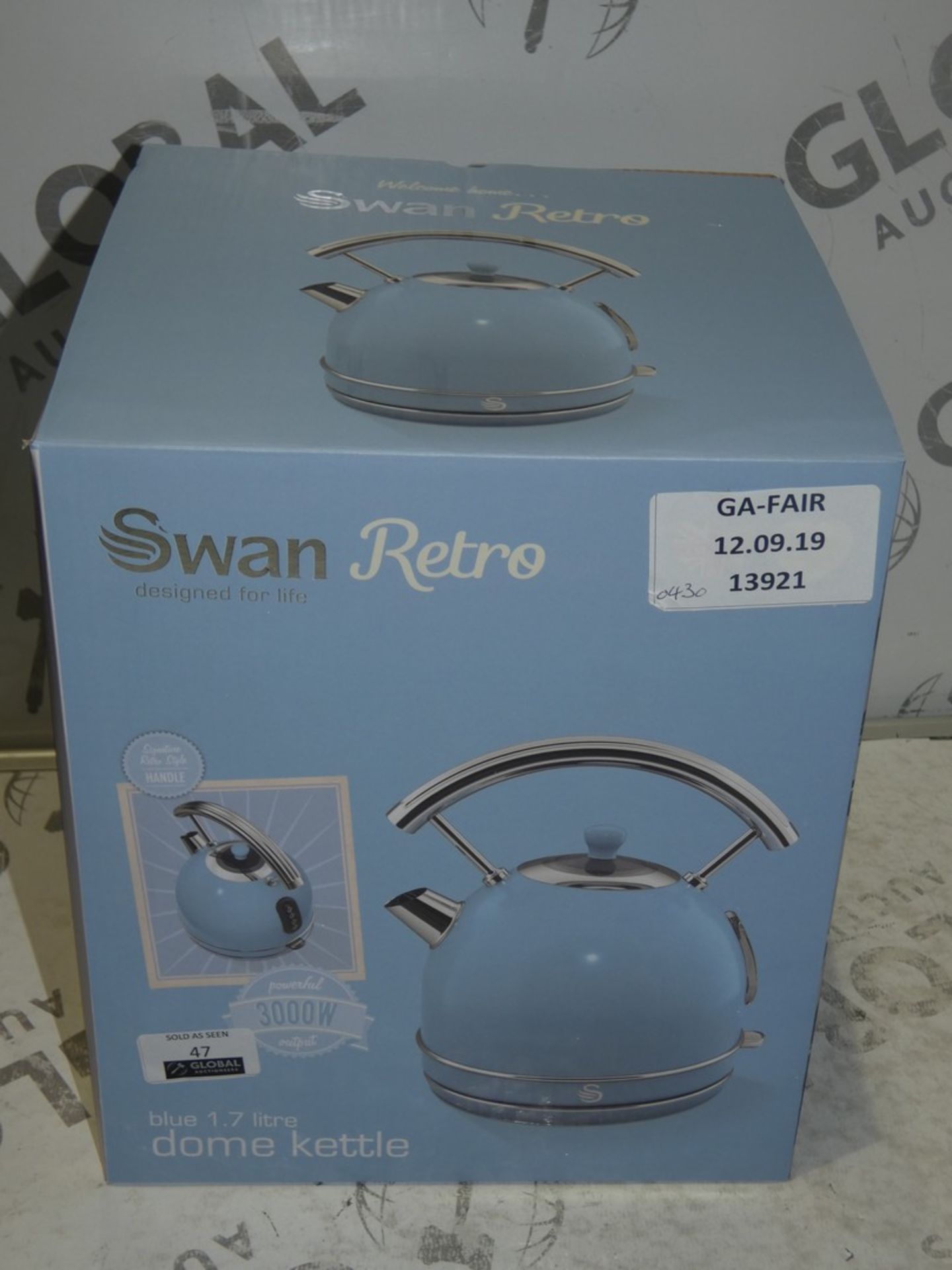 Boxed Swan Retro 1.7L Blue Dome Kettle RRP £75 (13921) (Public Viewing and Appraisals Available)