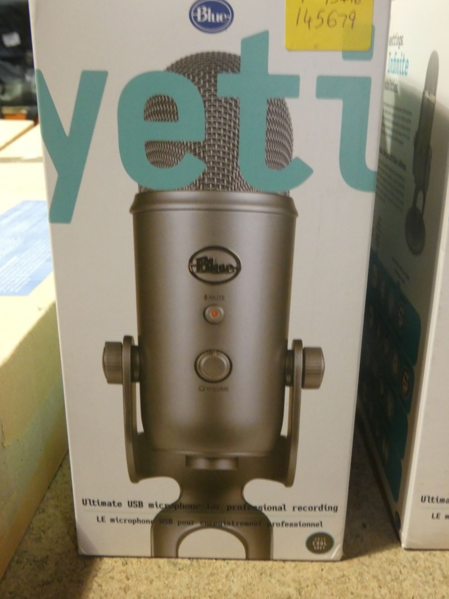 Boxed Yeti Whiteout Ultimate USB Microphone For Professional Recording And Broadcasting