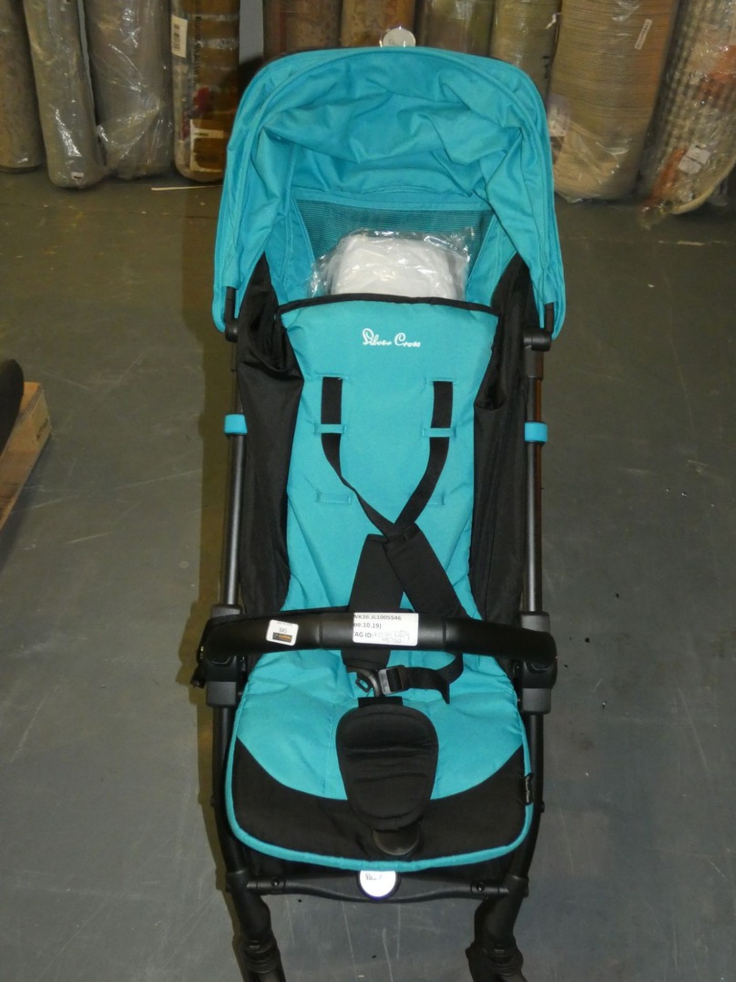 Silver Cross Pram RRP £275 (RET00130879) (Public Viewing and Appraisals Available)