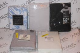 Lot to Contain 5 Assorted Items to Include a Stanley Hamilton Cottage Garden Duvet Cover Set, Wool