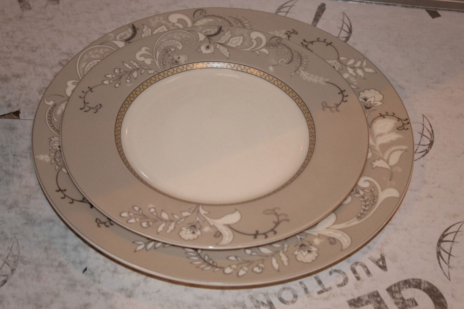 Boxed Designer Floral Printed Dinner Set RRP £125 (14949) (Public Viewing and Appraisals Available)