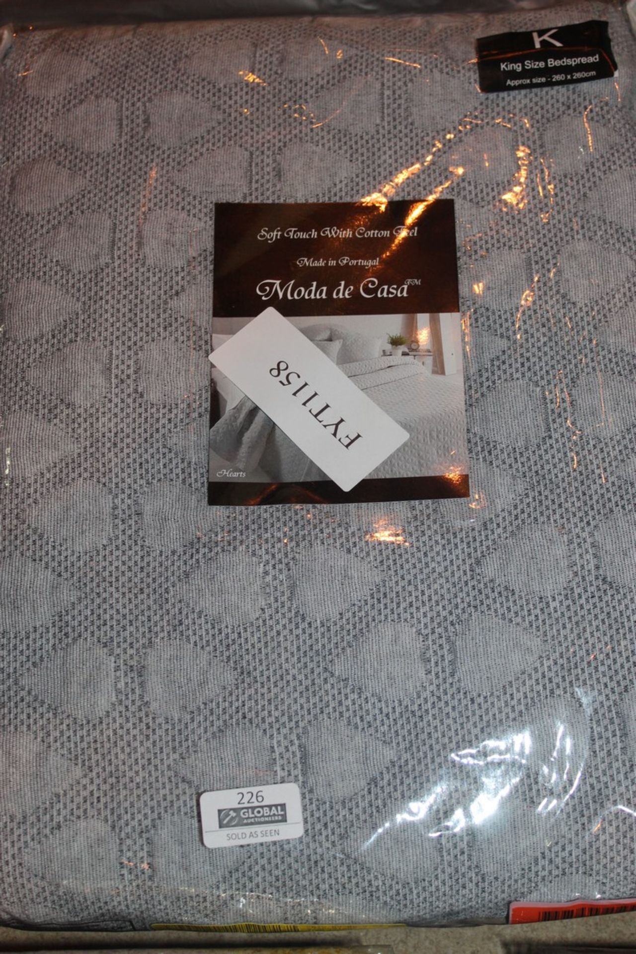 Lot to Contain 2 Assorted Bagged Brand New Bedding Items to Include a Moda De Casa King-size