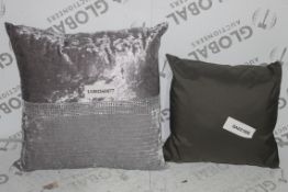 Assorted Designer Scatter Cushions in a Box In Assorted Styles, Sizes and Colours RRP £30 - £50 Each