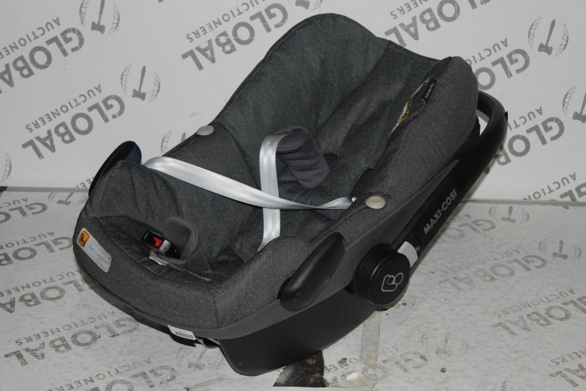 Maxi Cosy Universal Isofix Newborn In Car Kids Safety Seat RRP £140 (RET00673545) (Public Viewing