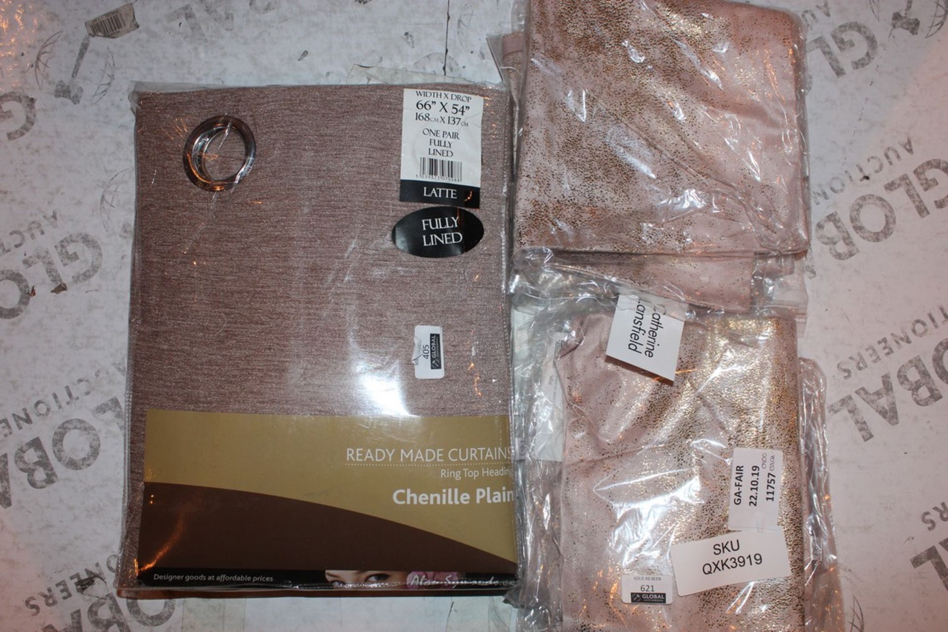 Lot to Contain 2 Assorted Items to Include a Set of 5 Catherine Lansfield Foil Scatter Cushion