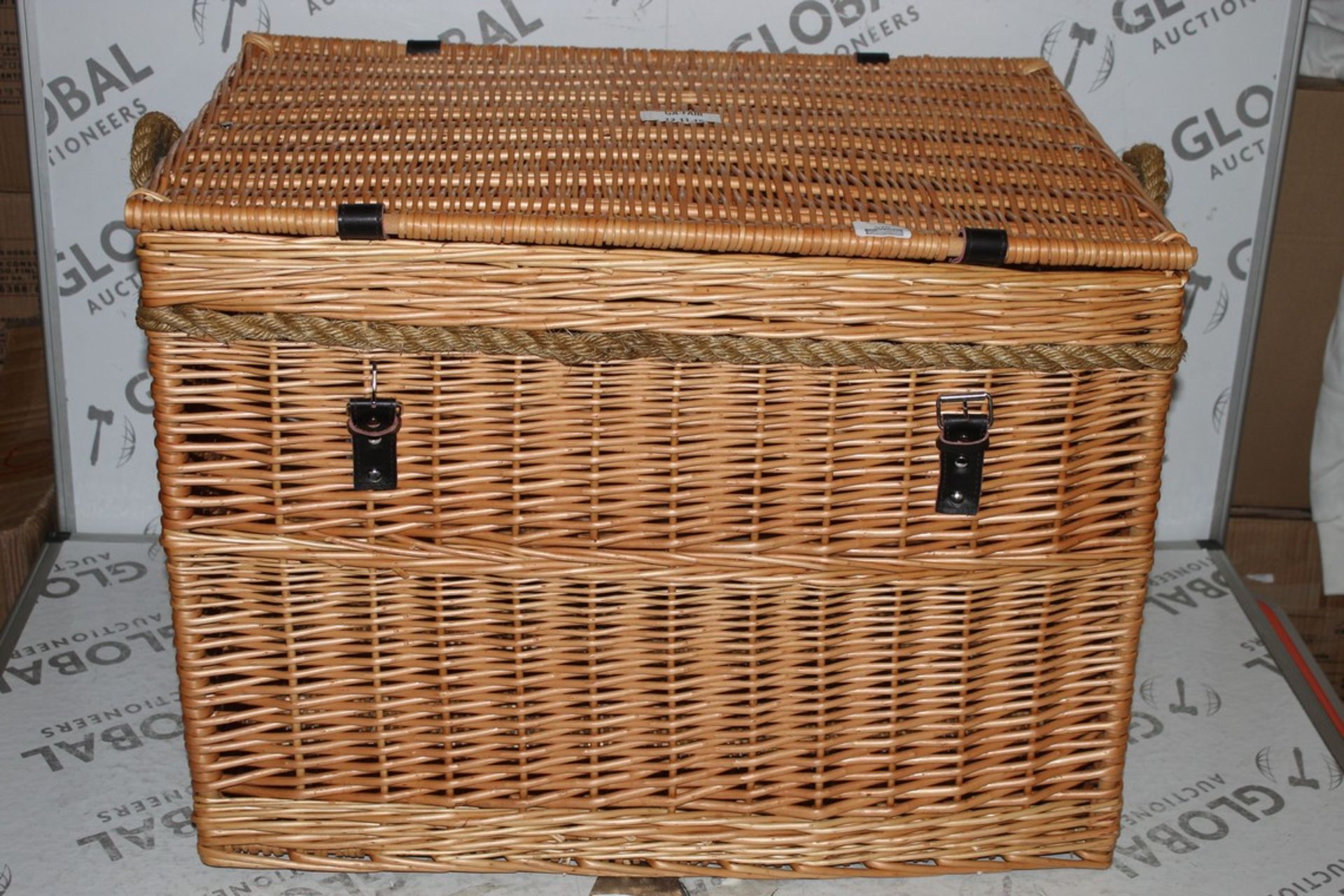 Large Wicker Basket for Storage RRP £85 (15925) (Public Viewing and Appraisals Available)