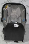 Cybex Gold in car Infants Safety Seat with Infants Safety Base RRP £85 (RET00271253) (Public Viewing