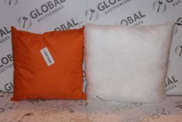 Lot to Contain 11 Assorted Items to Include Uncovered Scatter Cushions, Feather Filled Scatter