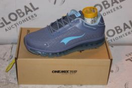 Boxed Brand New Pair of One Mix Size EU45 Running on Air Running Shoes RRP £44.99