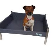 Boxed Henry Wagg Elegated Dog Bed RRP £70 (15934) (Public Viewing and Appraisals Available)