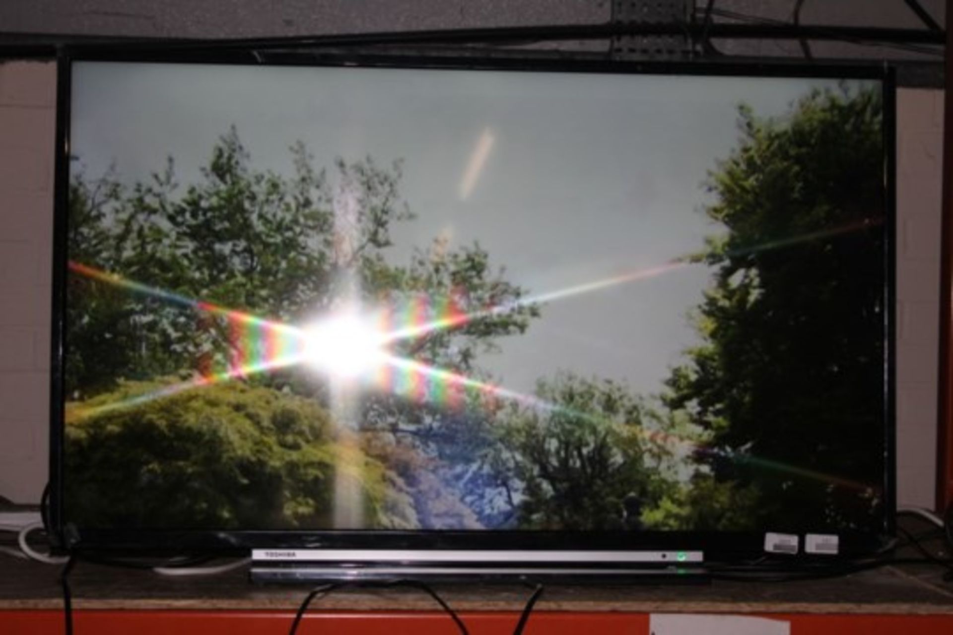 Toshiba 43L3863DB 43Inch Wide Screen LCD TV With Freeview 1080p and Remote Control (Public Viewing