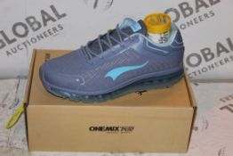 Boxed Brand New Pair of One Mix Size EU45 Running on Air Running Shoes RRP £44.99