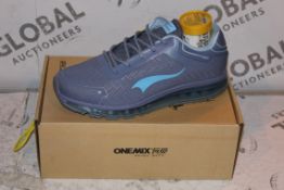 Boxed Brand New Pair of One Mix Size EU45 Running on Air Running Shoes RRP £44.99