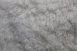 Theko Sheepskin Living Room Floor Rug RRP £85 (14895) (Public Viewing and Appraisals Available)